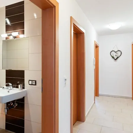 Elegant In With Balcony *