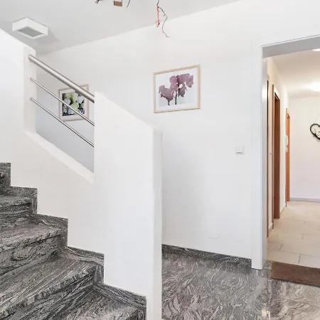 Elegant In With Balcony Зальфельден