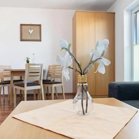 Elegant In With Balcony Апартаменты *
