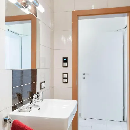 Апартаменты Elegant In With Balcony