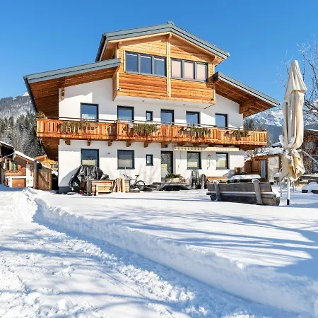 Elegant In With Balcony Апартаменты